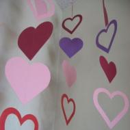 Coração feito de rosas de papel