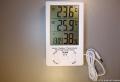 Termômetro universal TA298 mostrando temperatura externa e interna, umidade e tempo